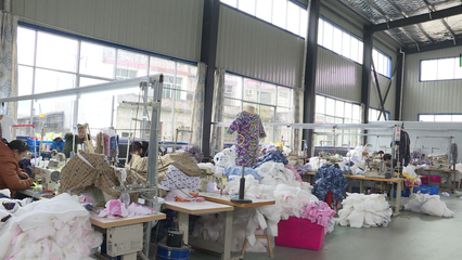 【決戰(zhàn)決勝 脫貧攻堅】通城麥?zhǔn)墟?zhèn):制衣扶貧微工廠縫出致富路