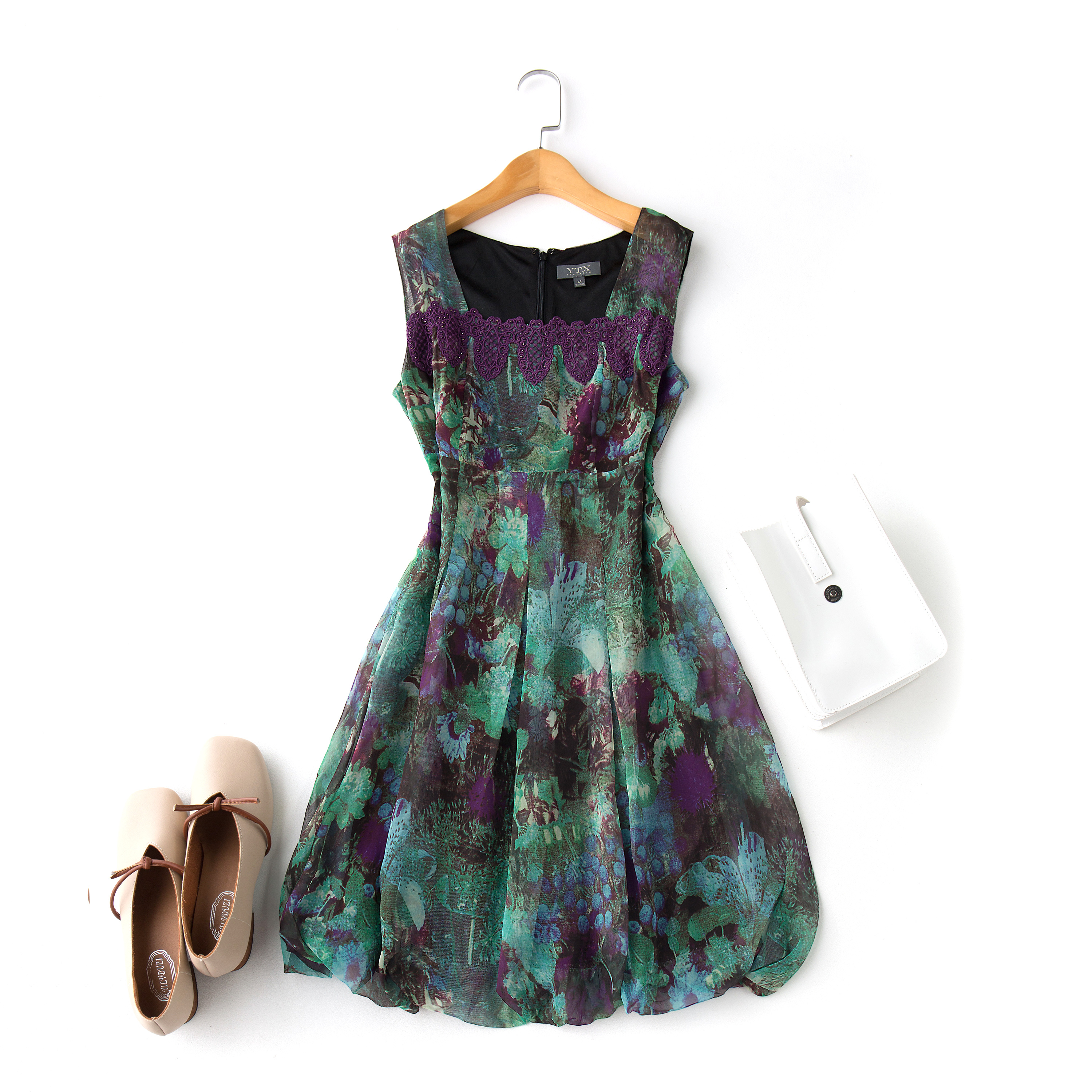 服裝與靜物拍攝 掛拍、平鋪與模特展示的專業技巧